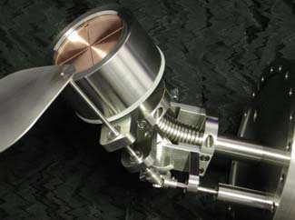 Магнетрон с пневматической заслонкой и с регулируемым наклоном головы